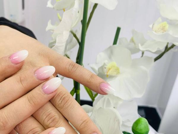 Deluxe Nails gallery