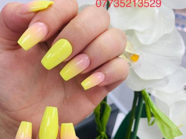 Deluxe Nails gallery