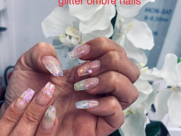 Deluxe Nails gallery
