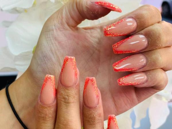 Deluxe Nails gallery