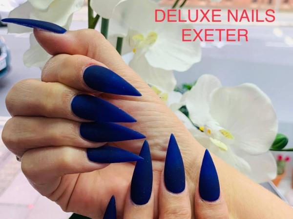 Deluxe Nails gallery